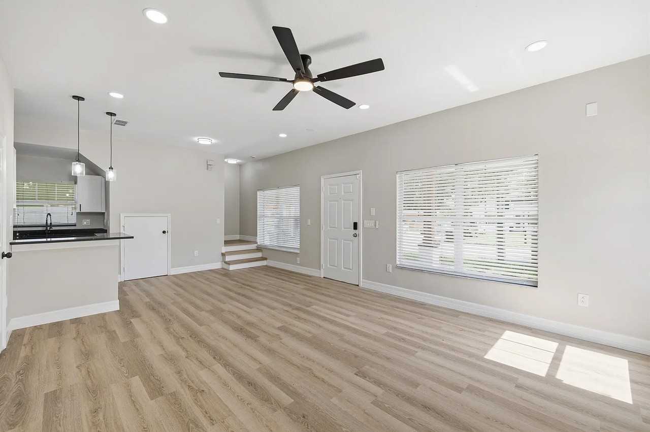 319 E Hanlon St #NA - Photo 7 of 15