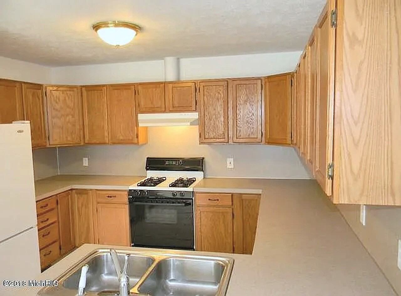 763 76th St Se #763 - Photo 4 of 10