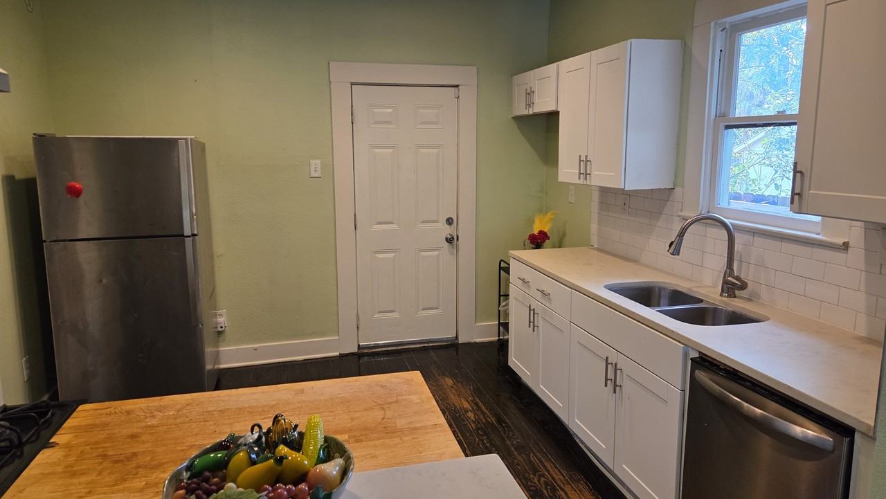 818 Waverly Ave #NA - Photo 5 of 20
