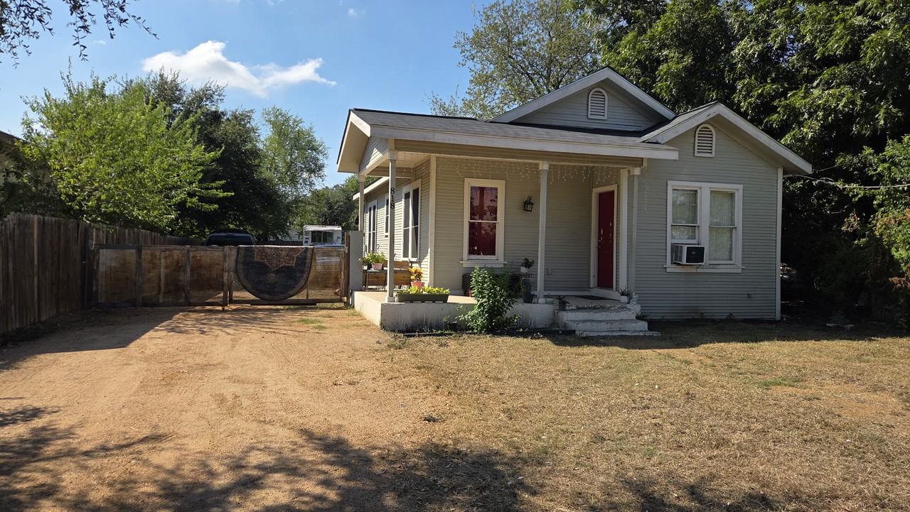 818 Waverly Ave #NA - Photo 6 of 20
