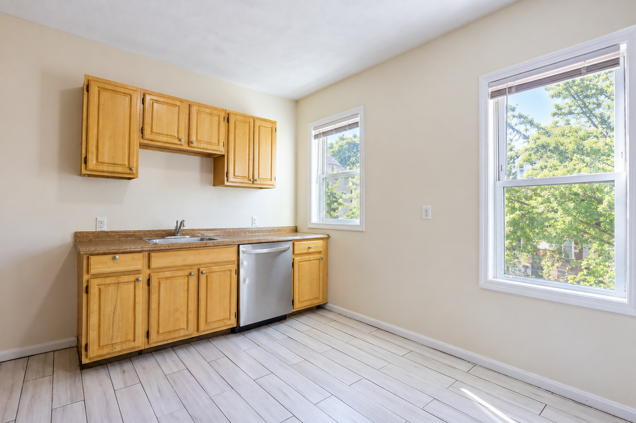 41 Harvard St #1 - Photo 3 of 13