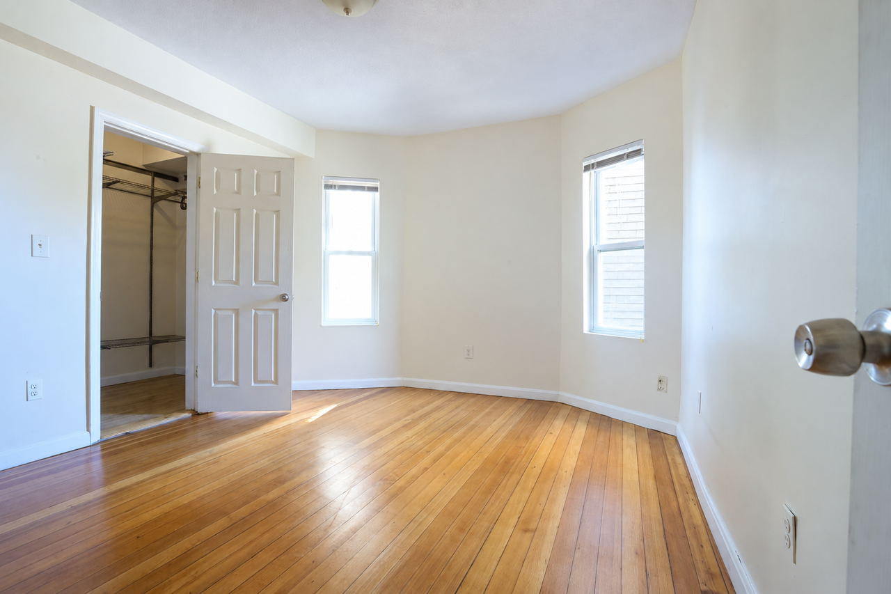 41 Harvard St #1 - Photo 6 of 13