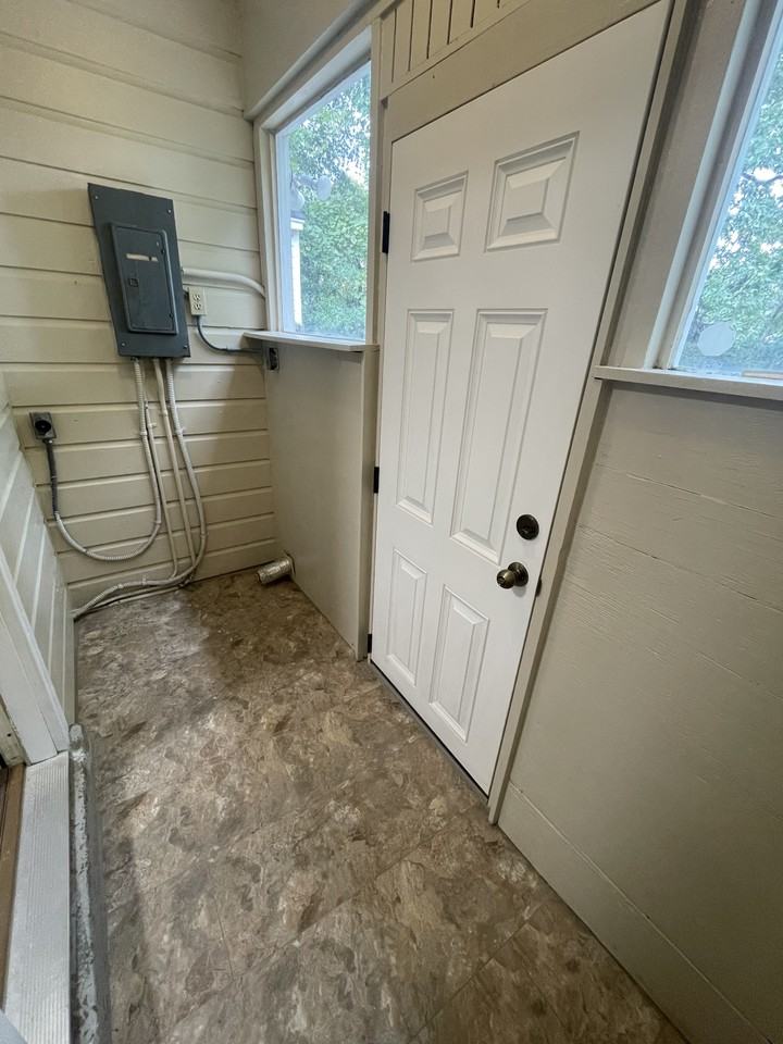 3757 Faxon Ave #NA - Photo 6 of 9