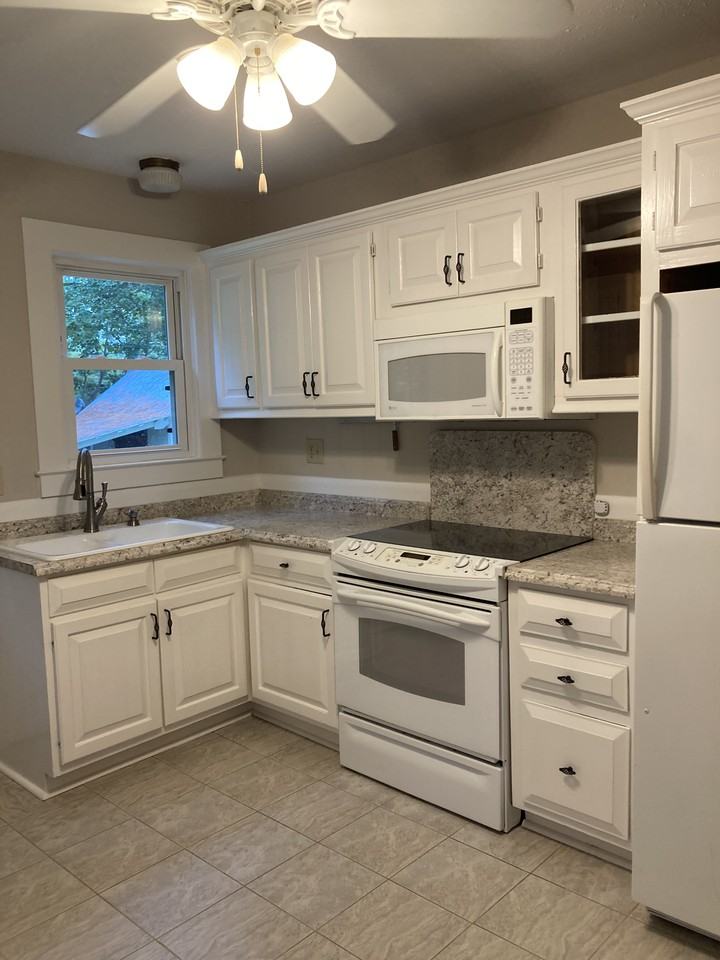 860 N Ridge St #NA - Photo 3 of 8