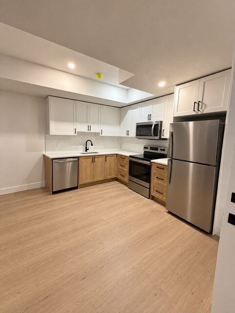 4308 72 St Nw - Photo 5 of 9