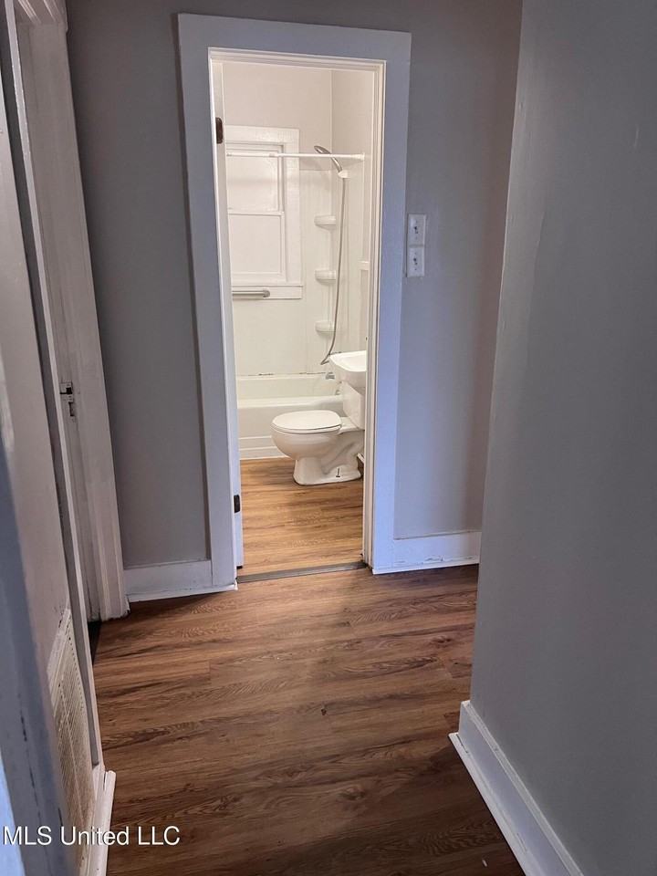 2700 Pine Ave - Photo 6 of 13