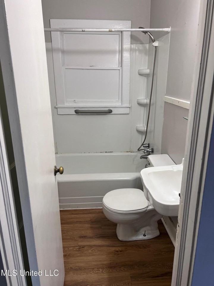 2700 Pine Ave - Photo 7 of 13