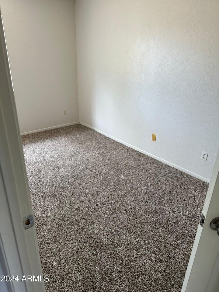 2801 E Kathleen Rd #101 - Photo 3 of 14