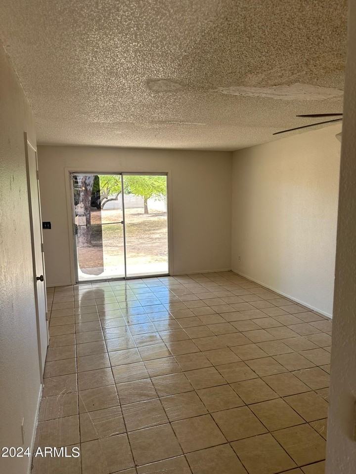 2801 E Kathleen Rd #101 - Photo 5 of 14