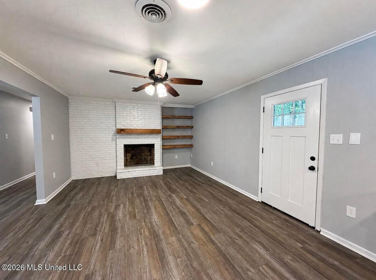 1016 Tanglewood Dr - Photo 5 of 20