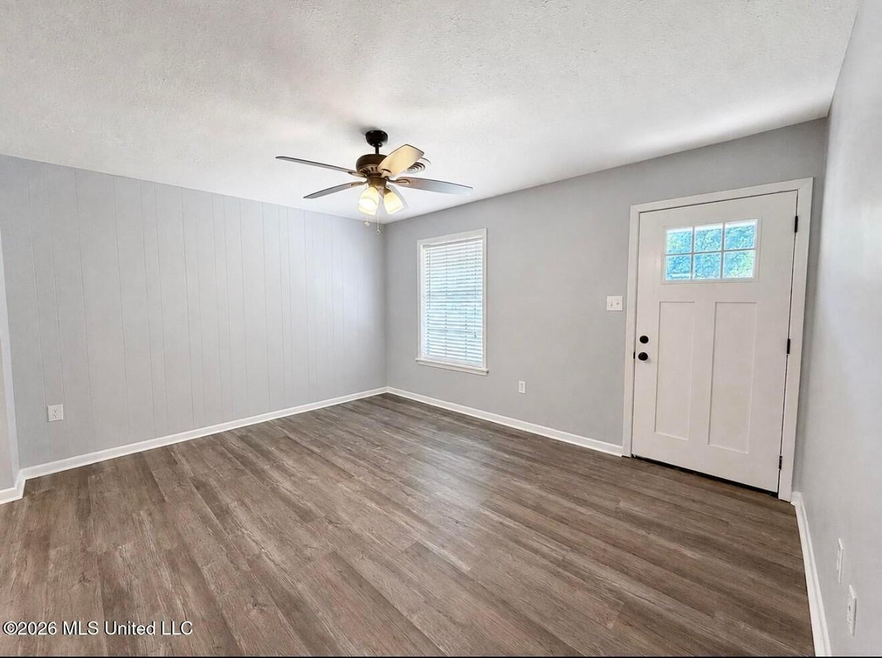 1016 Tanglewood Dr - Photo 6 of 20