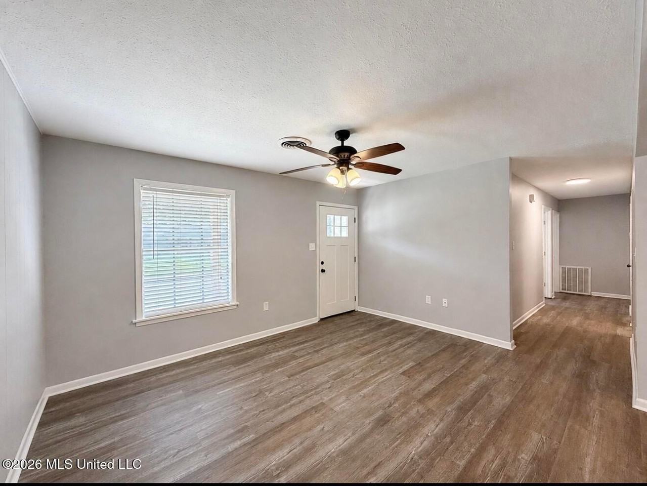 1016 Tanglewood Dr - Photo 7 of 20