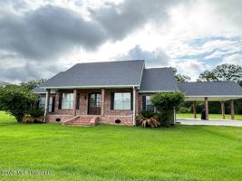 featured image of 8 Jennie Ln