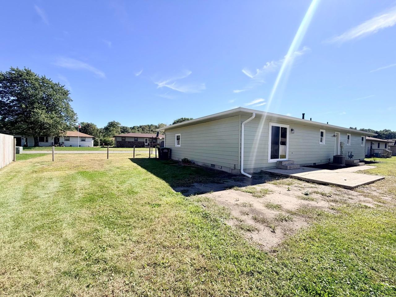 2450 Clydia St - Photo 4 of 14