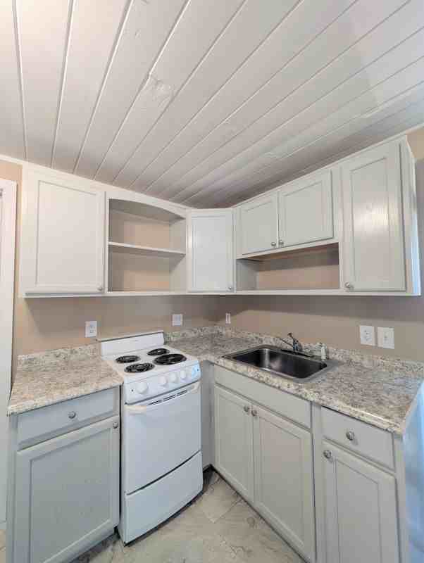 1200 W Kaley Ave ##B - Photo 3 of 6