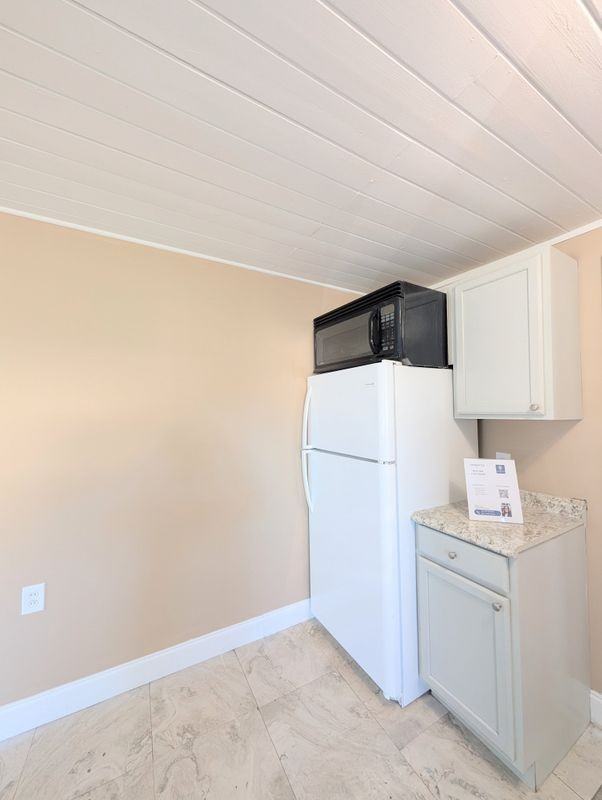 1200 W Kaley Ave ##B - Photo 4 of 6