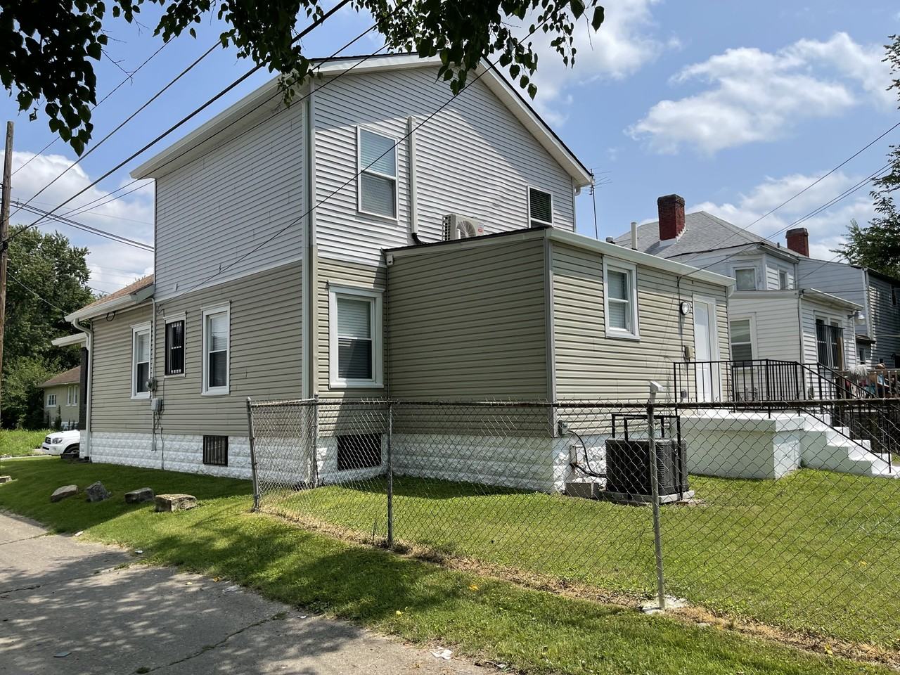608 S 39th St #NA - Photo 4 of 28
