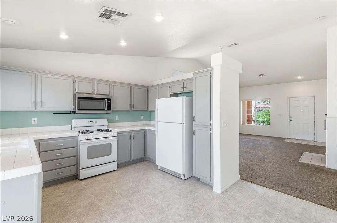134 Windy Creek Ave - Photo 2 of 14