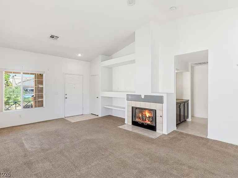 134 Windy Creek Ave - Photo 3 of 14