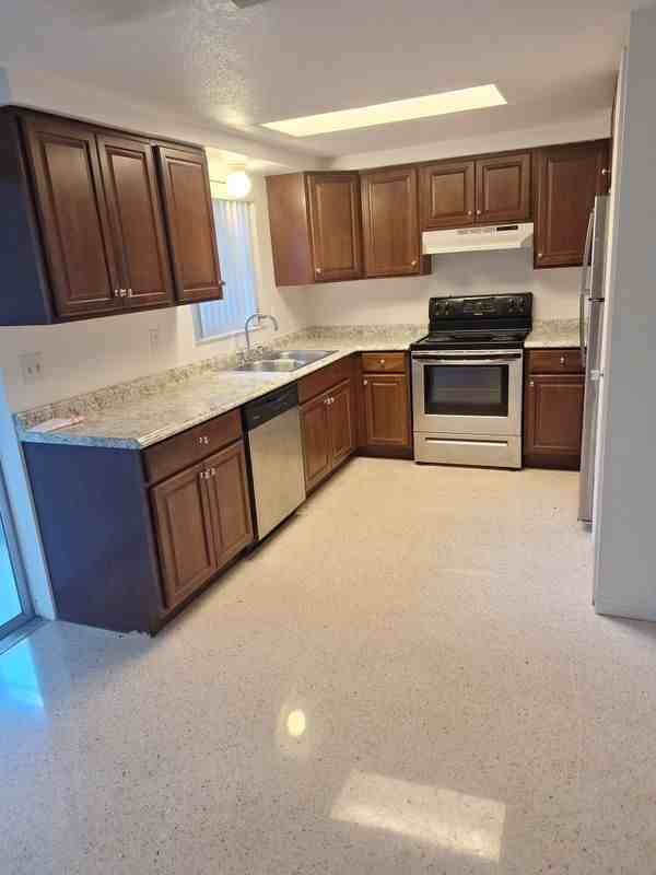 6827 Livingston Ave N - Photo 4 of 15