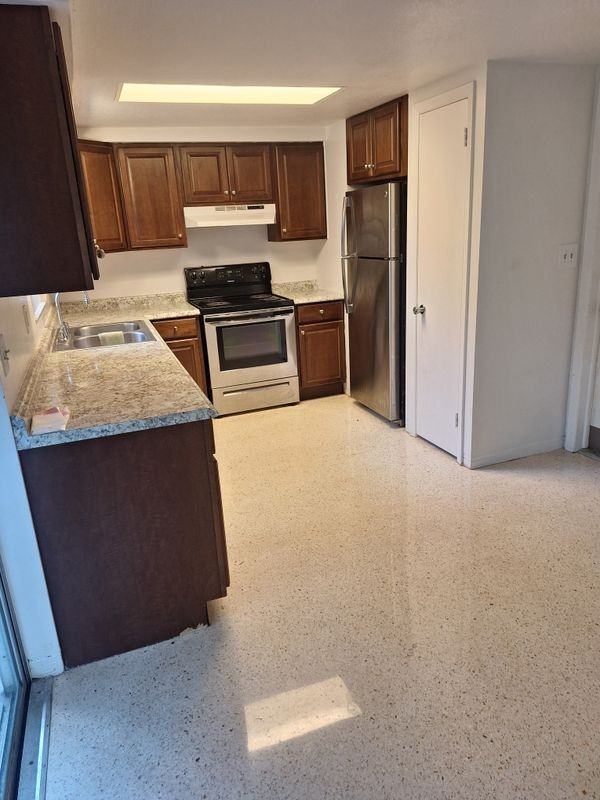 6827 Livingston Ave N - Photo 5 of 15