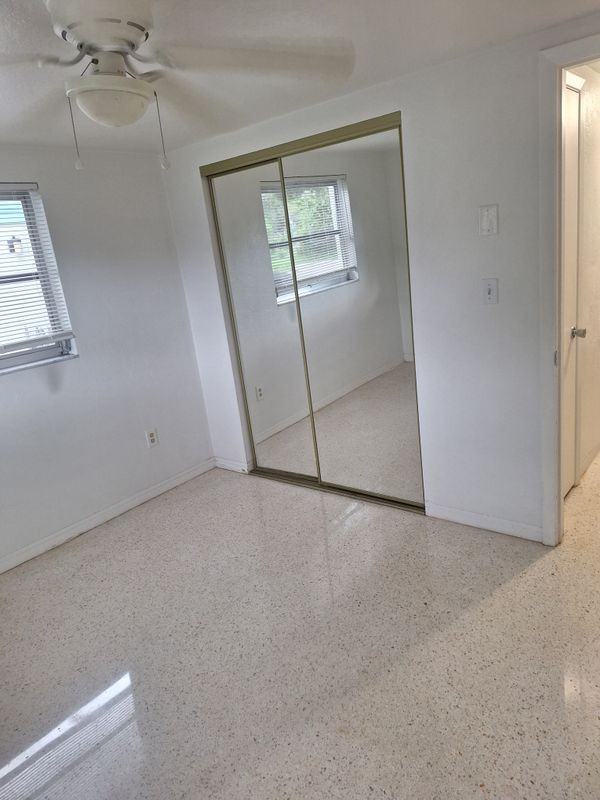 6827 Livingston Ave N - Photo 6 of 15