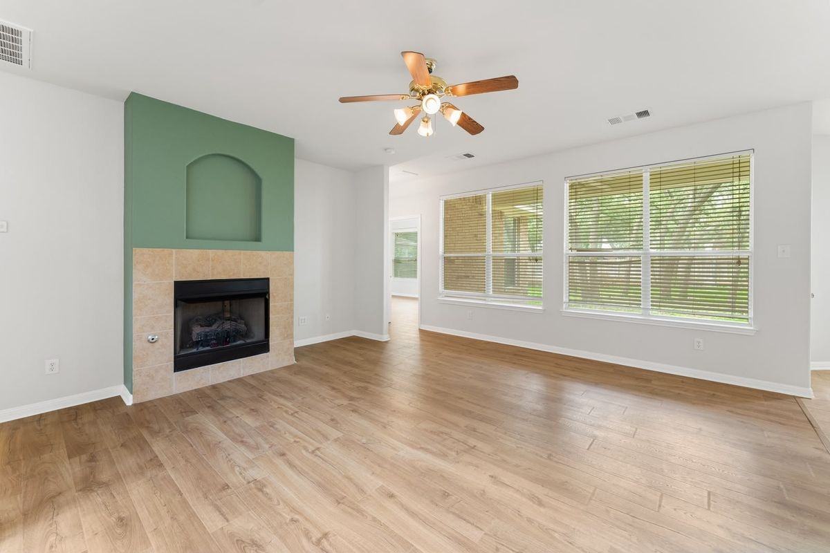 2118 Ariella Dr - Photo 2 of 8