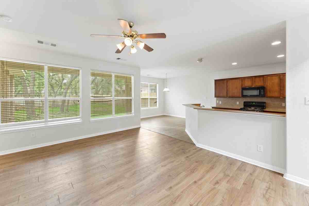2118 Ariella Dr - Photo 3 of 8