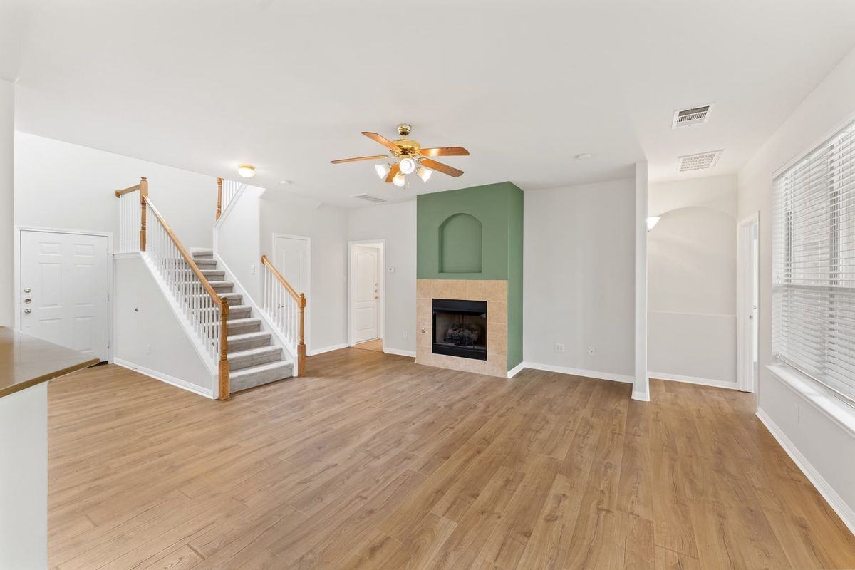 2118 Ariella Dr - Photo 5 of 8