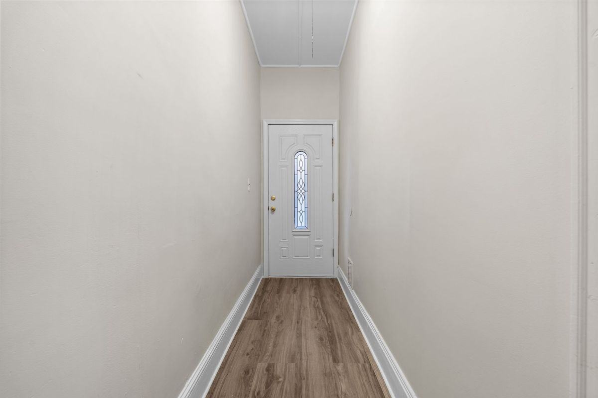 292 Claremont Ave - Photo 3 of 36