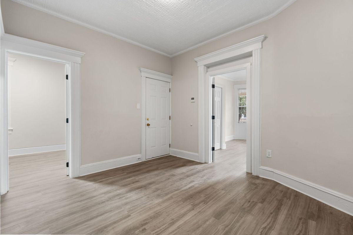 292 Claremont Ave - Photo 4 of 36