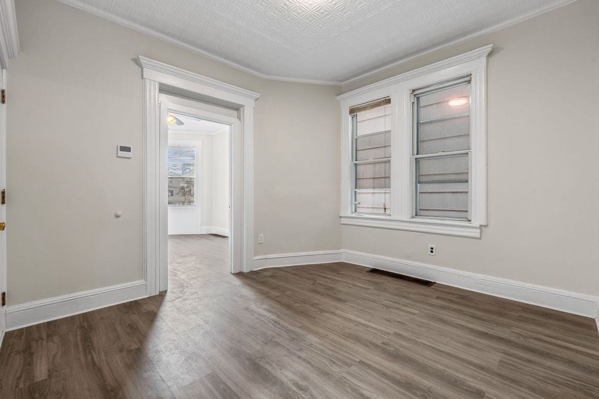 292 Claremont Ave - Photo 6 of 36