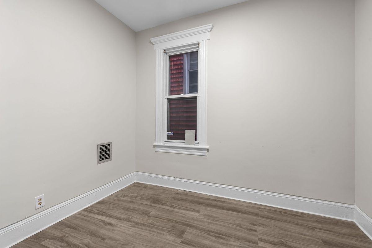 292 Claremont Ave - Photo 7 of 36
