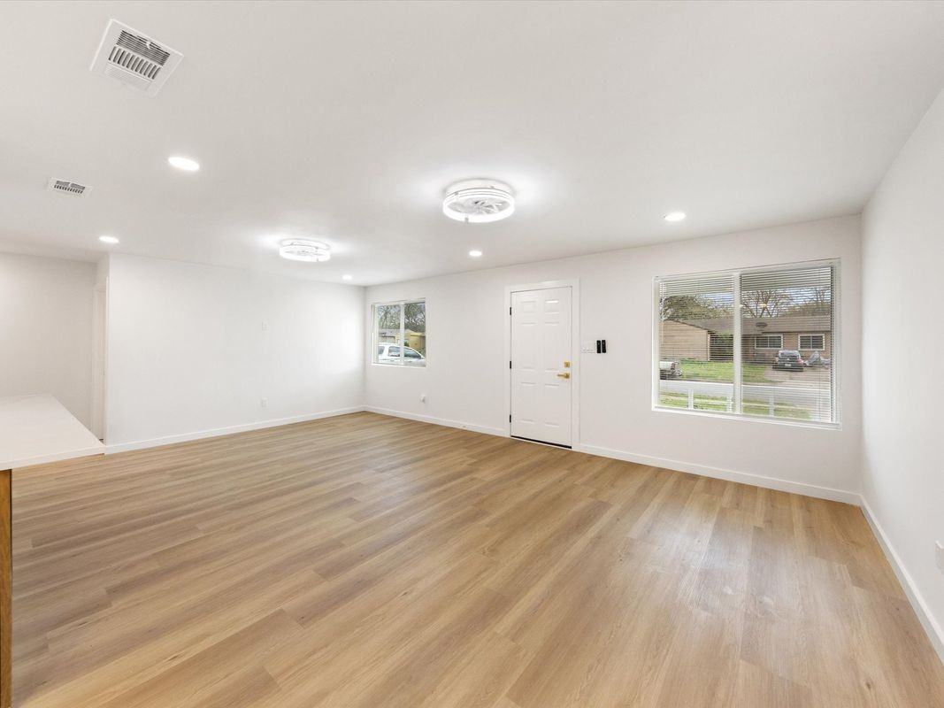 2907 Andrea Ln - Photo 4 of 44