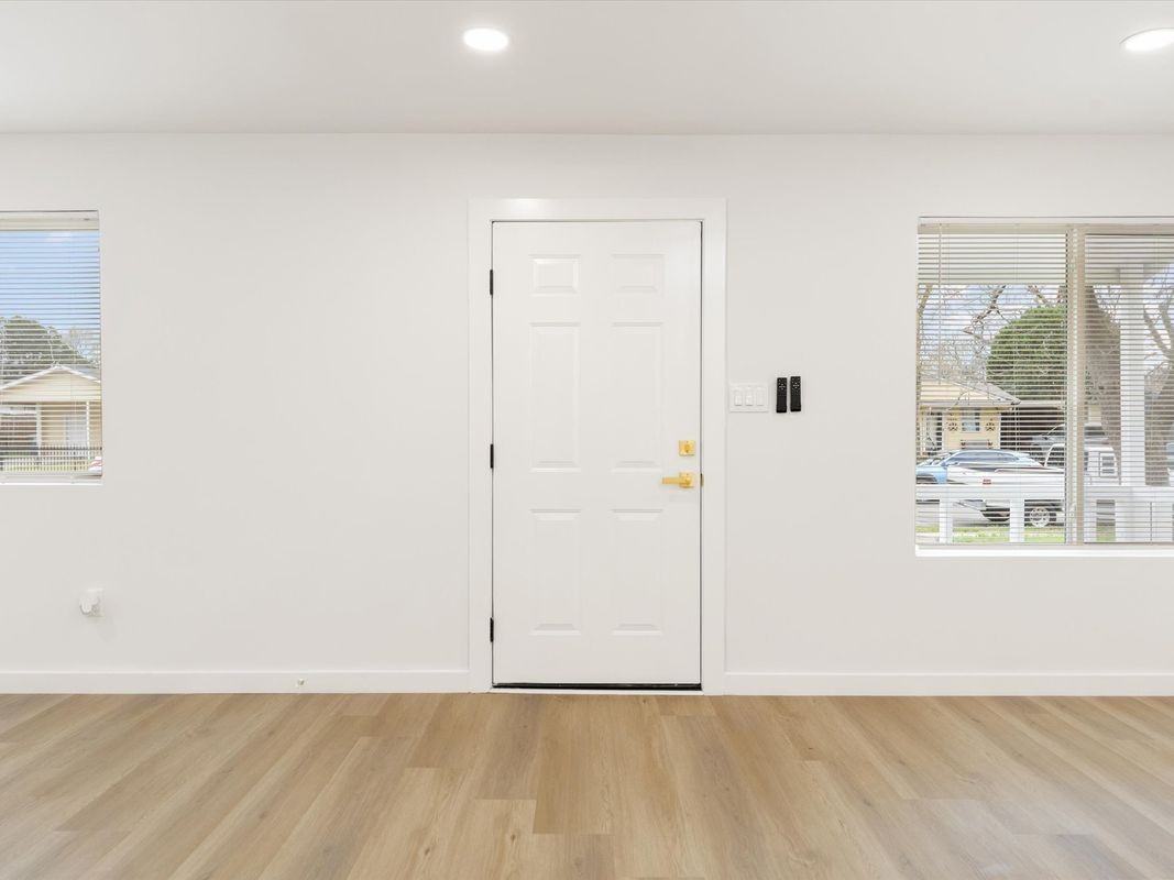 2907 Andrea Ln - Photo 5 of 44