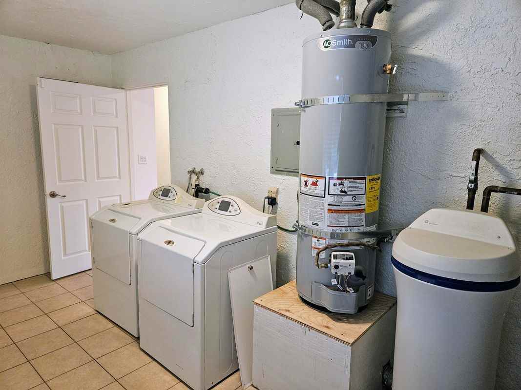 8926 Kennedy St - Photo 3 of 8