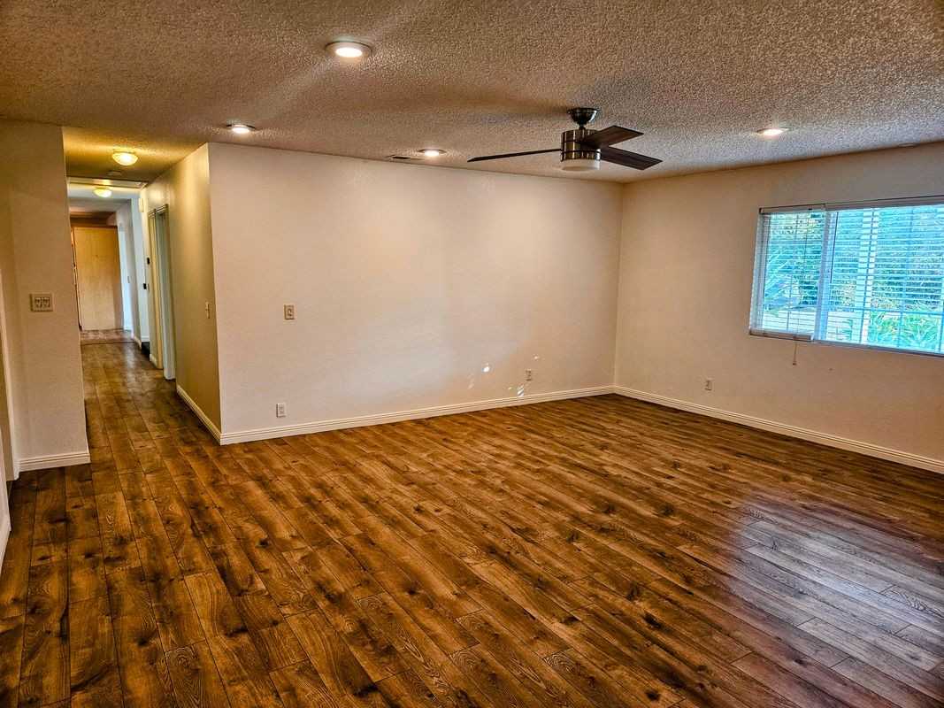 8926 Kennedy St - Photo 4 of 8