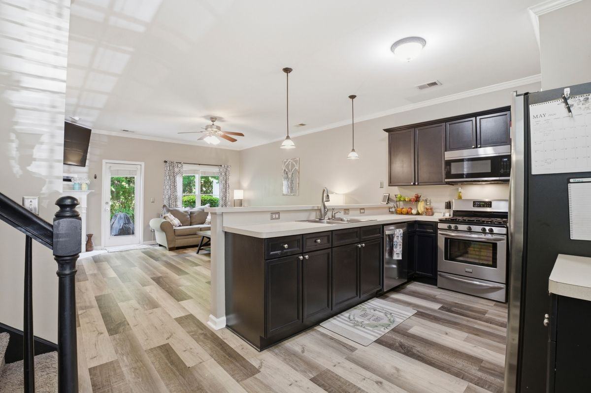109 Red Barn Ln - Photo 4 of 11