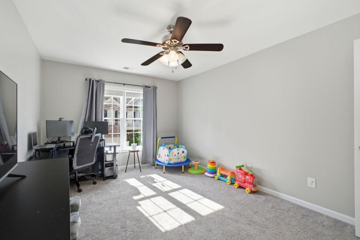 109 Red Barn Ln - Photo 7 of 11