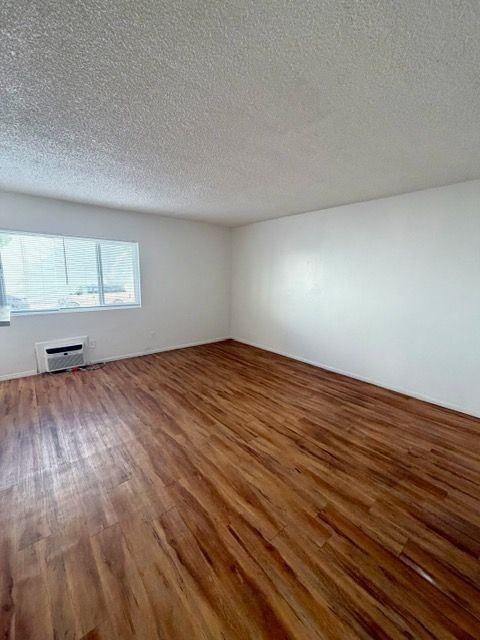 1260 N Beachwood Dr - Photo 2 of 10