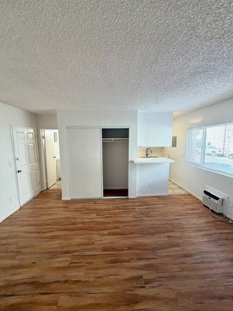 1260 N Beachwood Dr - Photo 3 of 10