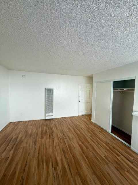 1260 N Beachwood Dr - Photo 4 of 10