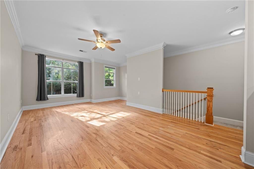 5480 Glenridge Park - Photo 5 of 35