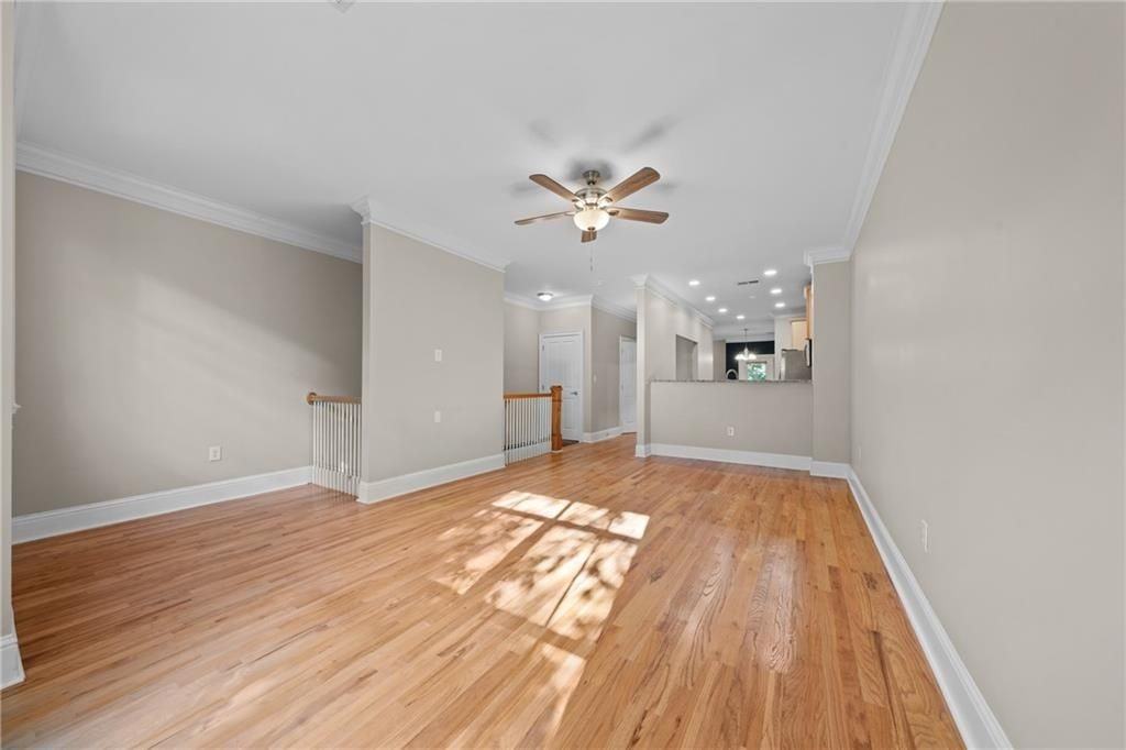 5480 Glenridge Park - Photo 6 of 35