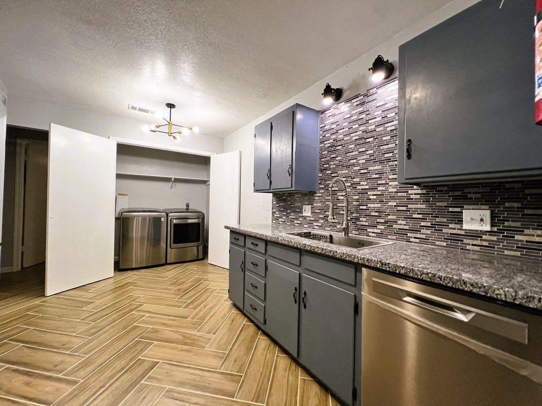 303 Erby Ave ##B - Photo 7 of 16
