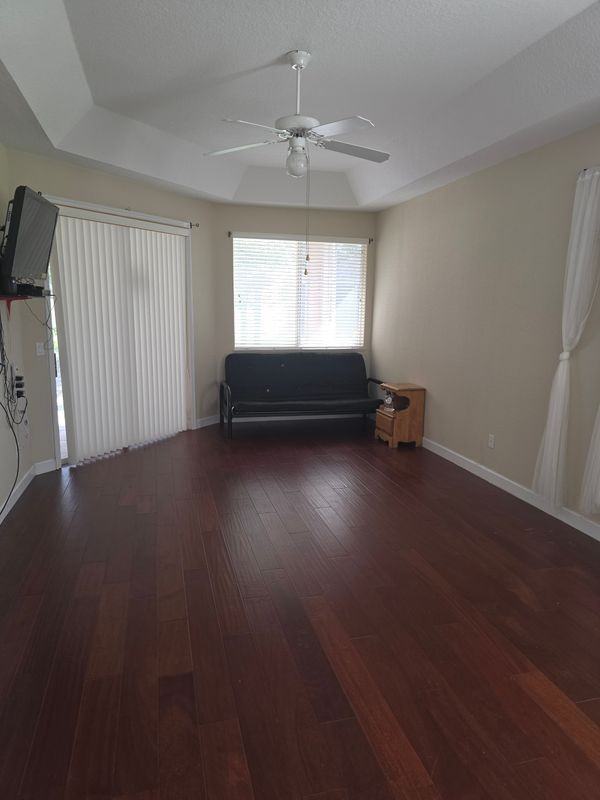 944 Classic View Dr - Photo 3 of 32