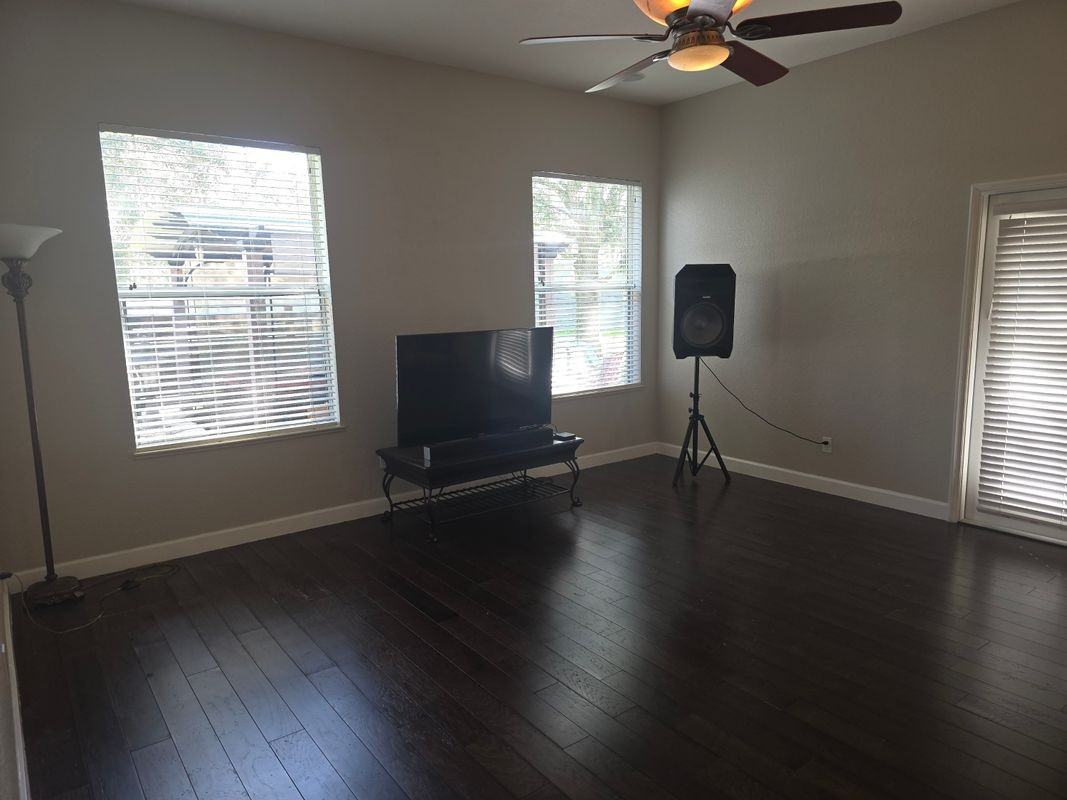 944 Classic View Dr - Photo 5 of 32