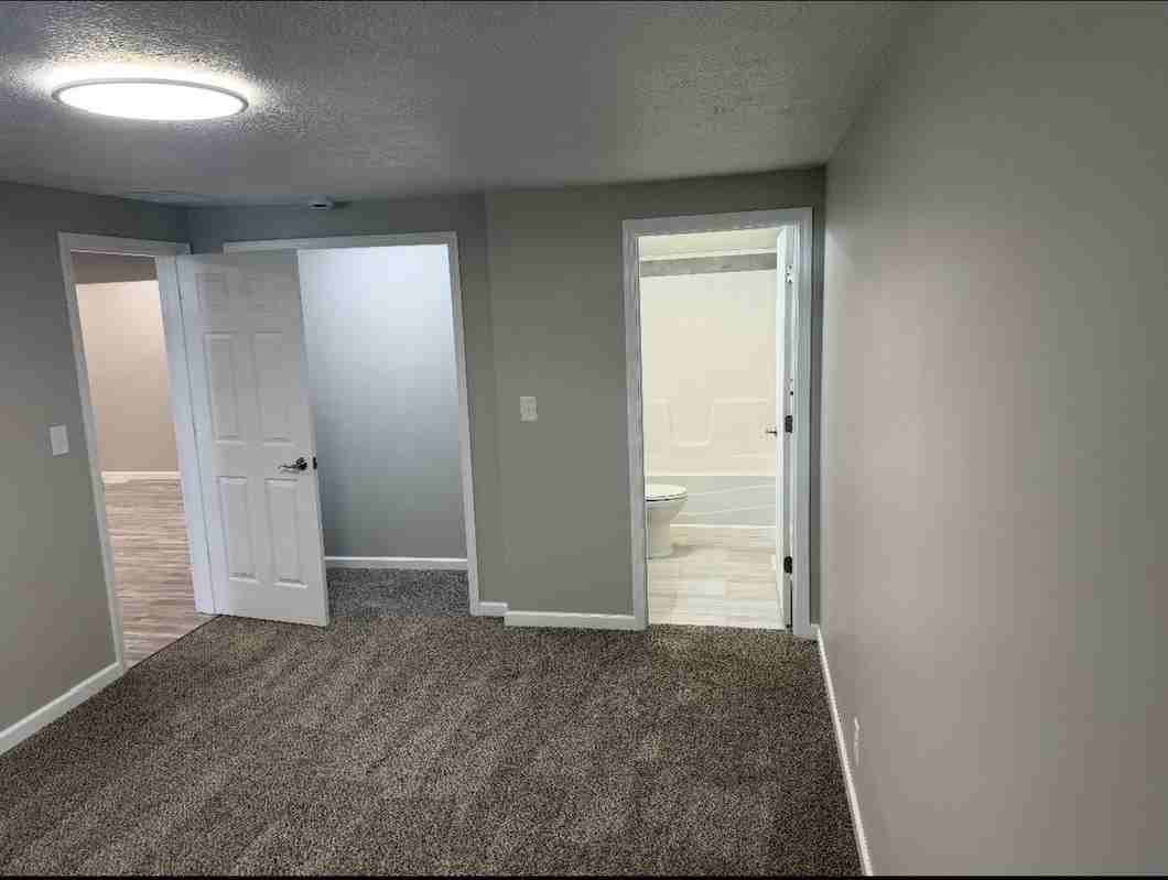 310 W 5th St - Photo 4 of 7