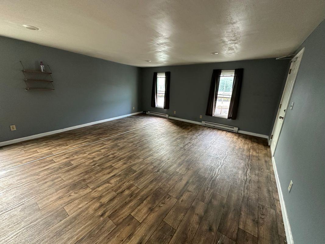107 W Pulteney St - Photo 2 of 10