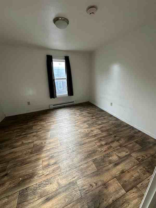 107 W Pulteney St - Photo 4 of 10